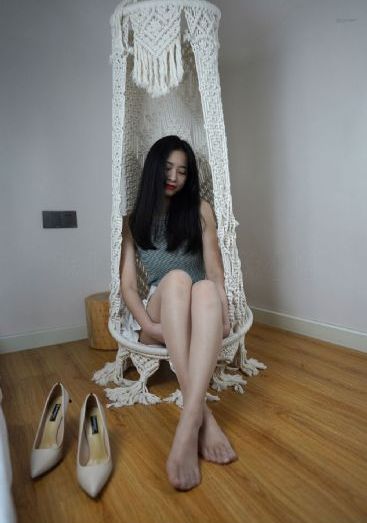银行少妇娇妻系列TXT下载_吉吉电影在线观看